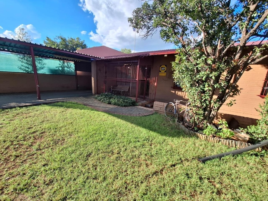 4 Bedroom Property for Sale in Uitsig Free State